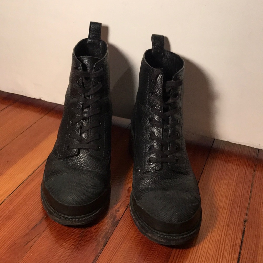 Black leather lace up Hunter boots